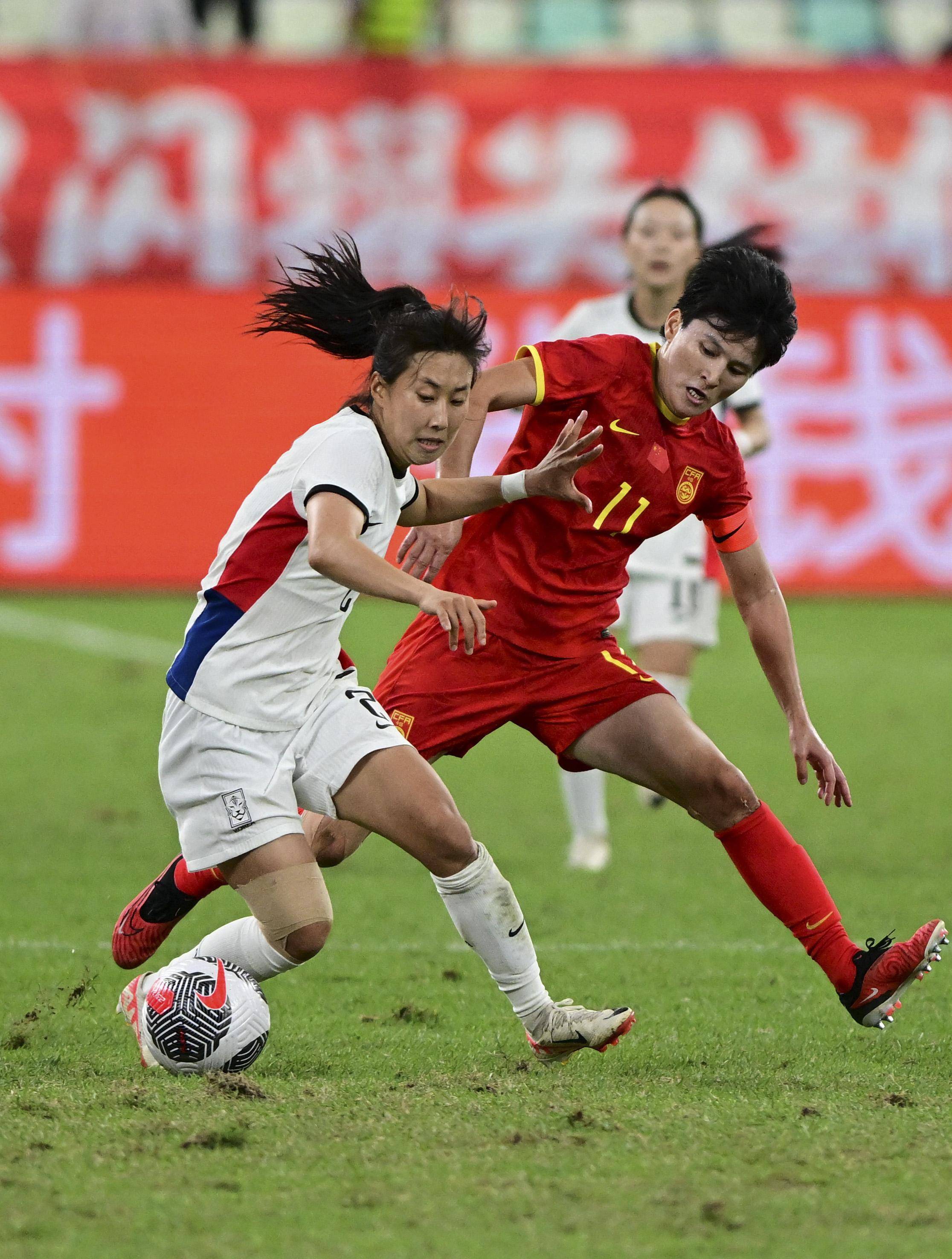 体育竞技场上，中国女足显英姿的简单介绍