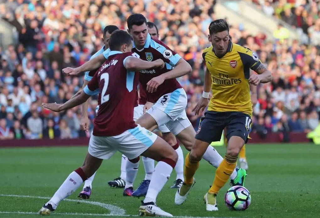 伯恩利主场大胜，中场核心全面爆发带领球队脱困的简单介绍