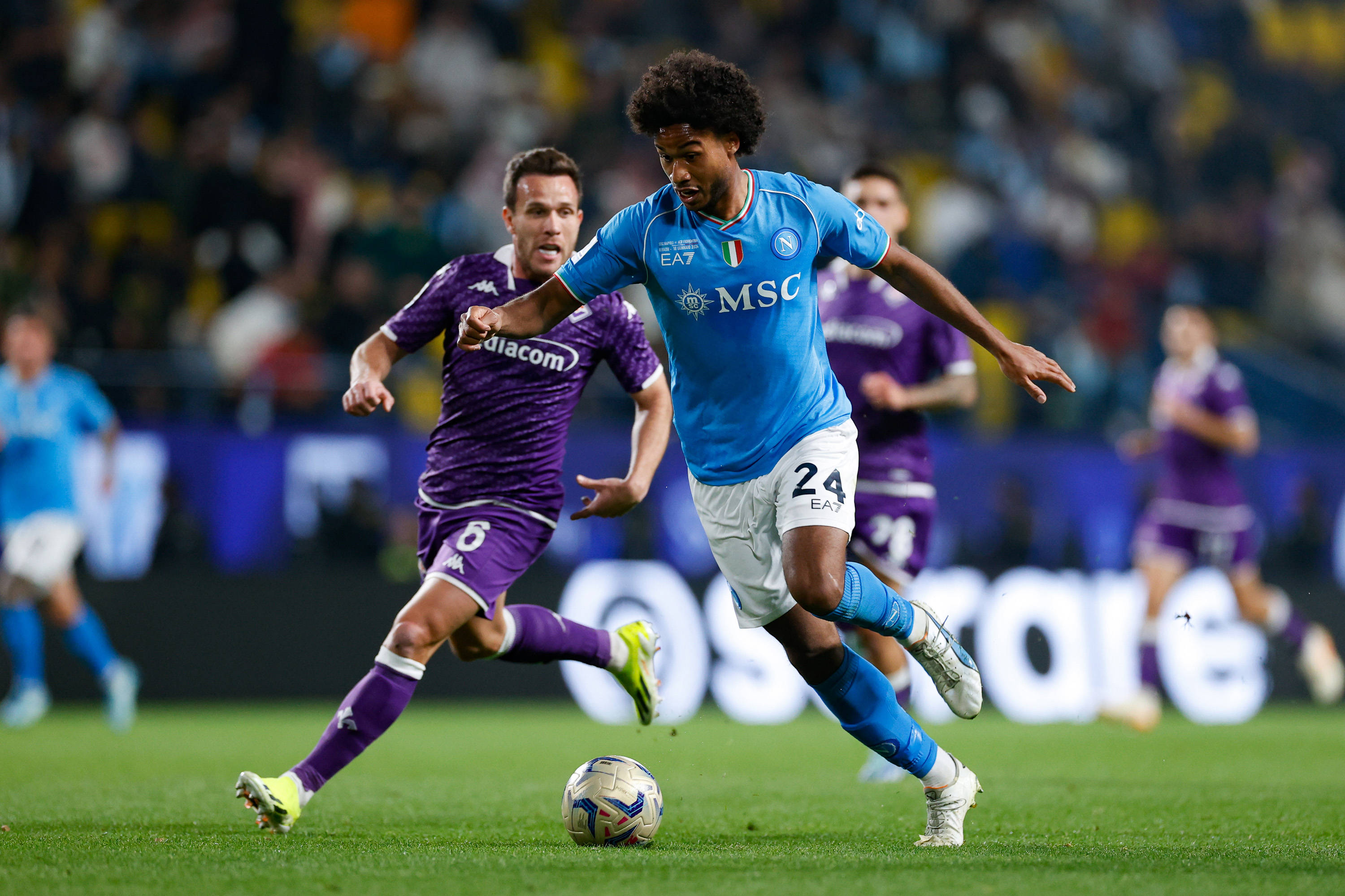 佛罗伦萨前锋刷新进球纪录，赢得球迷支持的简单介绍